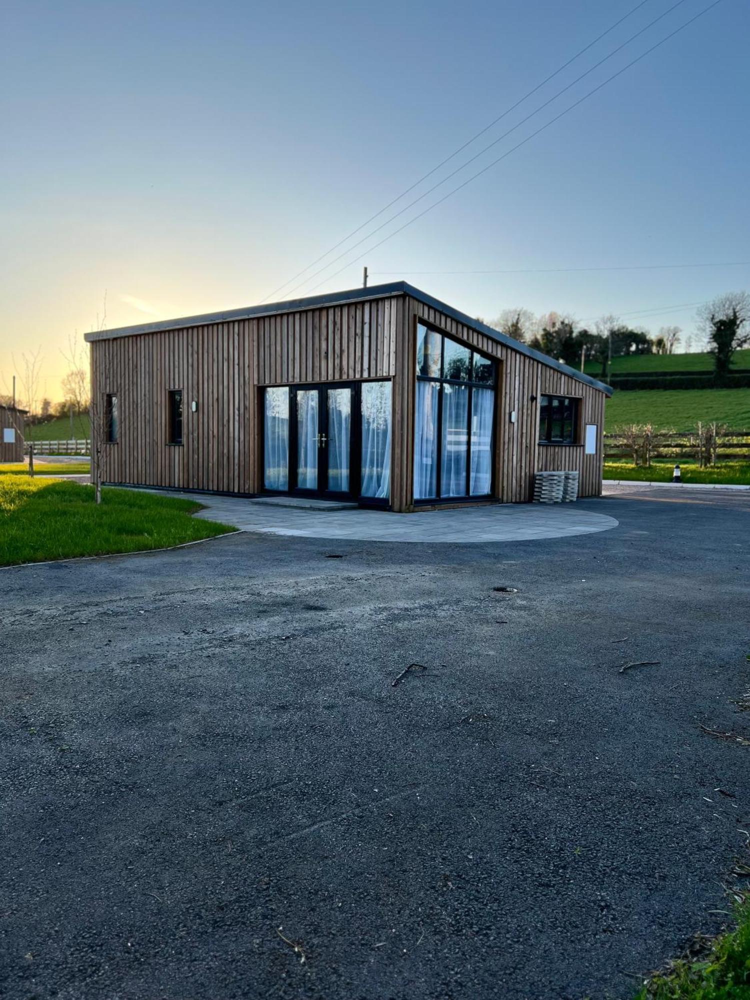 Killyfole Lakeside Lodges Corranny エクステリア 写真