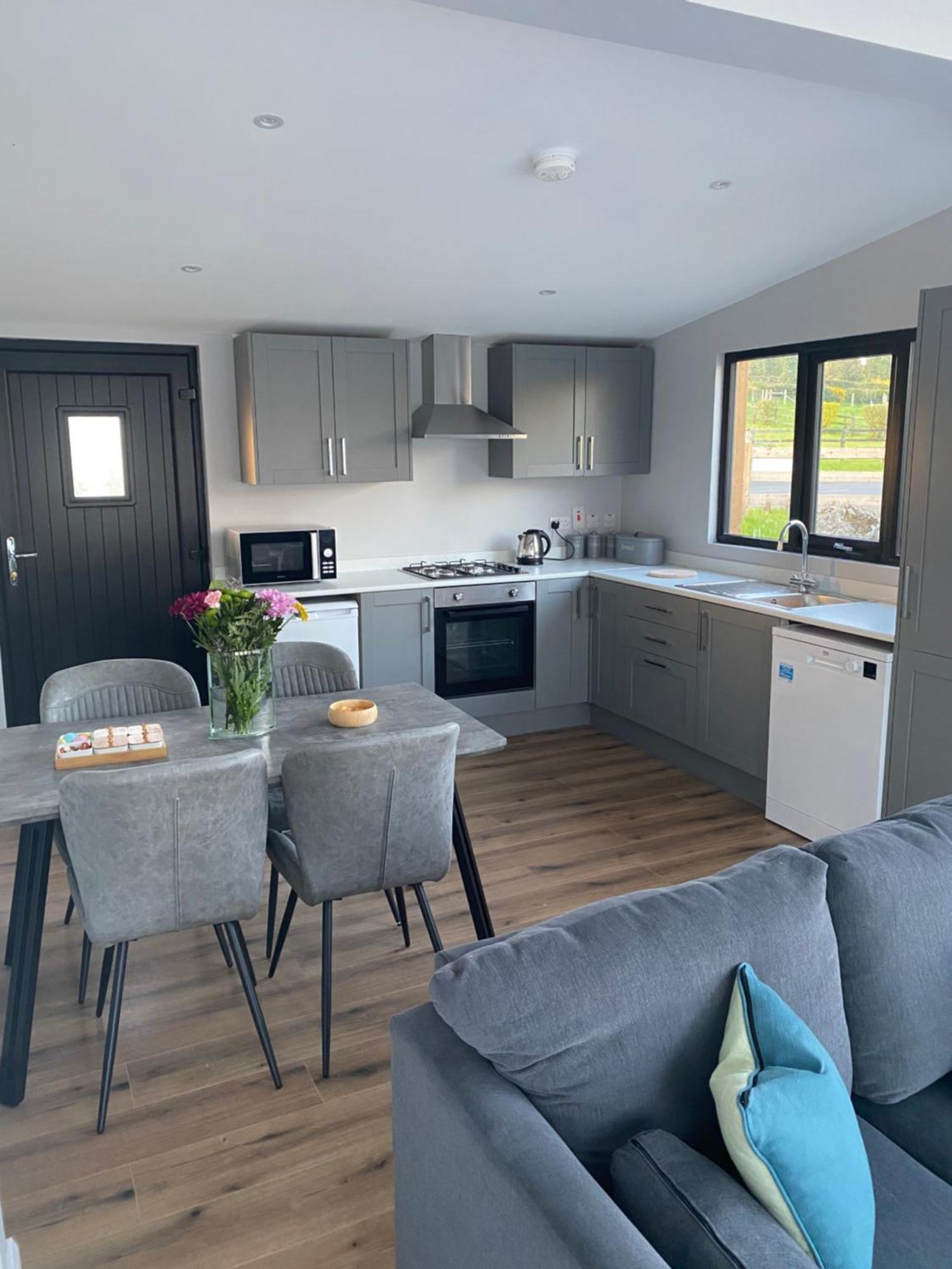 Killyfole Lakeside Lodges Corranny エクステリア 写真
