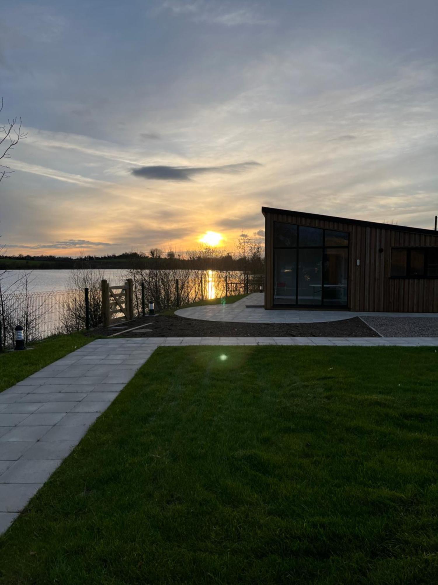 Killyfole Lakeside Lodges Corranny エクステリア 写真