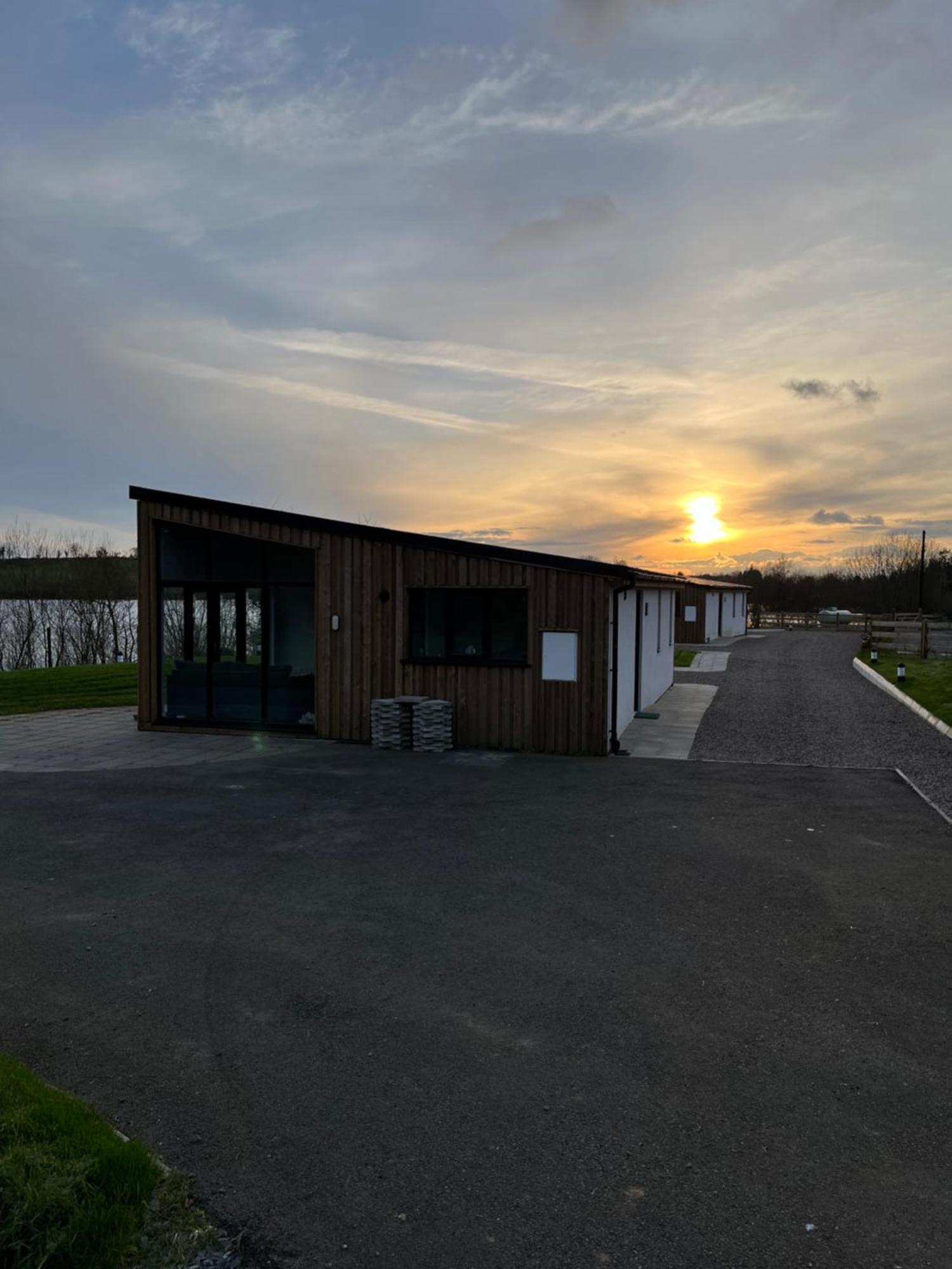 Killyfole Lakeside Lodges Corranny エクステリア 写真