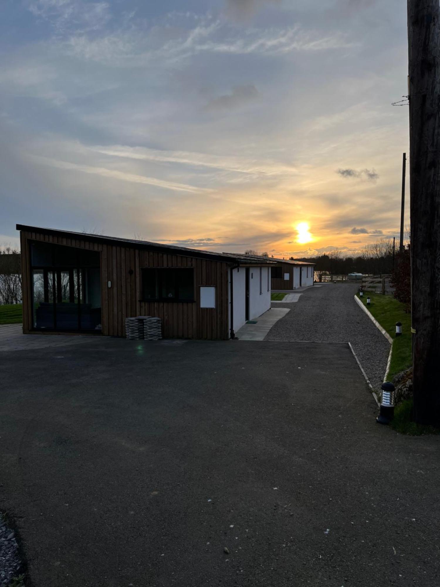 Killyfole Lakeside Lodges Corranny エクステリア 写真